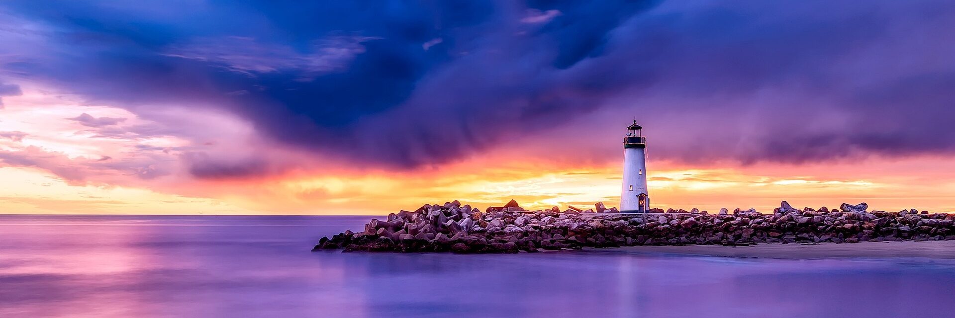Santa Cruz, Lighthouse